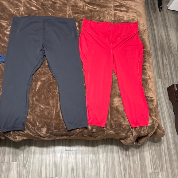 2 pairs of Women's size 20 Lululemon Leggings in black and Red - Picture 5 of 16